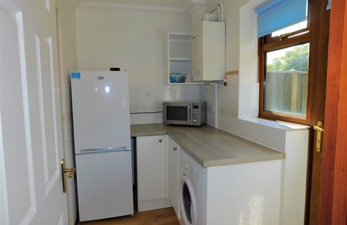 East Runton Cabaña | Railway View - a house that sleeps 6 guests in 3 bedrooms