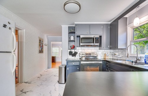 Northeast Raleigh Casa | Raleigh Retreat ~ 5 Mi to Dtwn & Historic Oakwood!