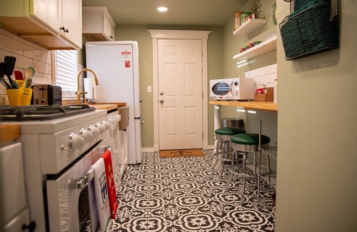 Chickasha Casa | Ralphie's House Chickasha | FAST WIFI | Brand New!