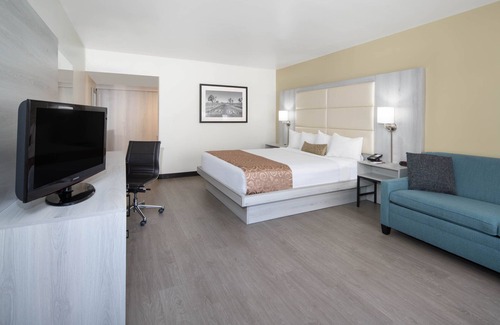 Burbank Hotel | Ramada by Wyndham Burbank Airport