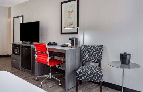 Windsor Locks Hotel | Ramada by Wyndham Hartford North / Bradley Airport