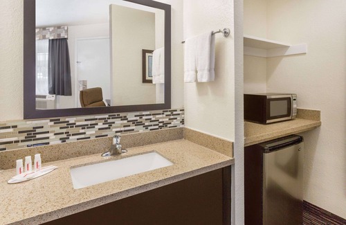 North Fremont Street Hotel | Ramada by Wyndham Monterey