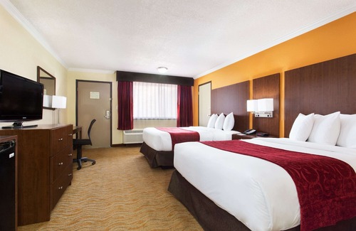 Carver City - Lincoln Gardens Hotel | Ramada by Wyndham Tampa Westshore Airport South