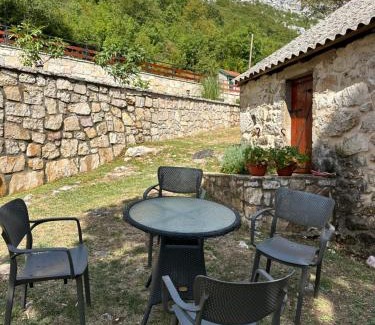 Niksic Cabina | Ranch below Ostrog