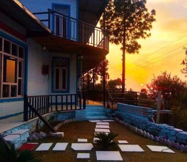 Turkaura Complejo | Ranikhet Hotel Kaafal Cottage With Mountain View