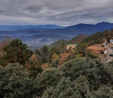Turkaura Complejo | Ranikhet Hotel Kaafal Cottage With Mountain View