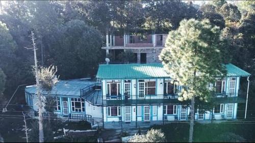 Turkaura Complejo | Ranikhet Hotel Kaafal Cottage With Mountain View