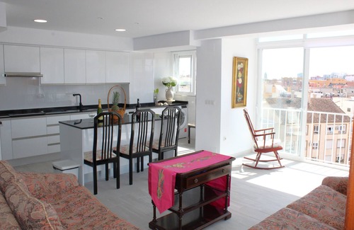 Ciudad Jardin Apartamento | Rare find! Skyline View-Modern family-friendly 4 bedrooms 2 bathroom Flat Malaga