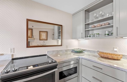 Sandestin Condominio | Rate Reduced! First Floor Beachfront, Walkout Patio, Walk out to Beach & Pool
