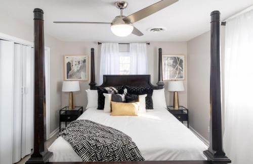 Graham Apartamento | Rear deck w/Soaking tub + Wi-Fi & Parking