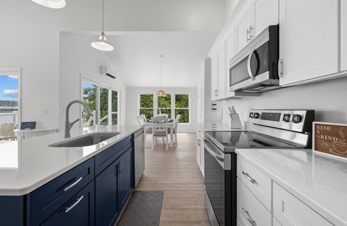 Winterport Cabaña | Recently renovated cottage with wifi, firepit, & stunning river views