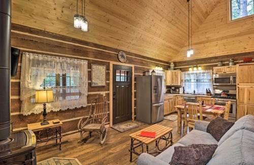 Columbia Falls Cabina | Reconnect with Nature at ‘Timber Creek’ Cabin!