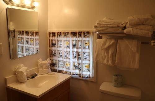 Ronks Hotel | Red Caboose Motel