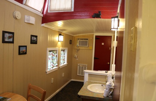 Ronks Hotel | Red Caboose Motel