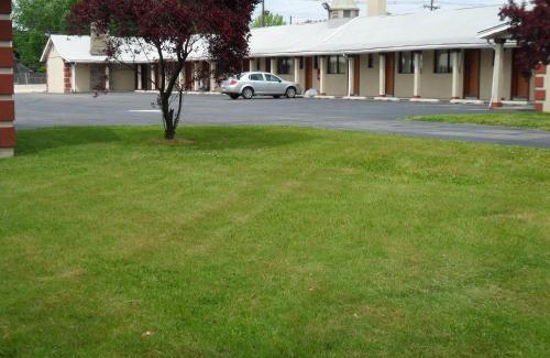 Bellmawr Hotel | Red Carpet Inn Brooklawn