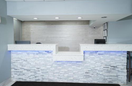 Newnan Hotel | Red Carpet Inn & Suites