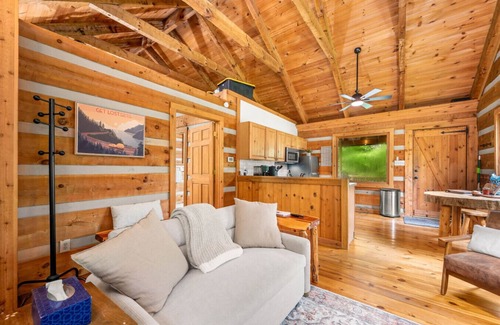 Nashville Cabina | Red Cedar Log Cabin in Nashville