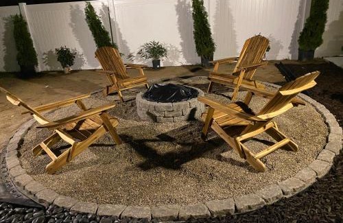 Madison Casa | Red comfy cottage