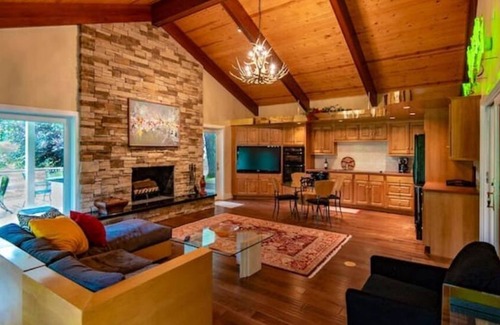 Mansfield Casa | Red Dahlia Guesthouse