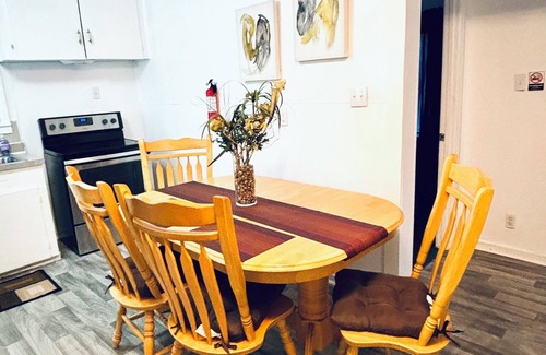 Alexandria Casa | Red Door Lodge of Alexandria Charming 2-bedroom with WiFi and AC in amazing