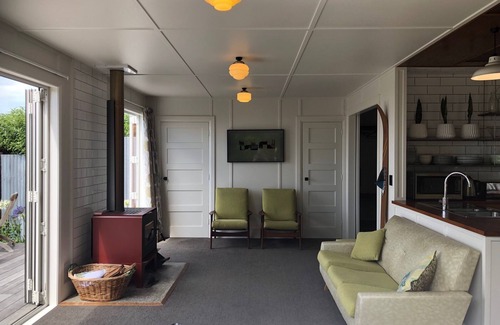 Hapuku Casa | Casa Roja, Mangamaunu