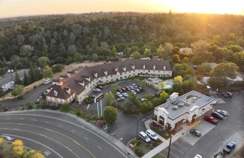 North Auburn Hotel | Red Lion Inn & Suites Auburn