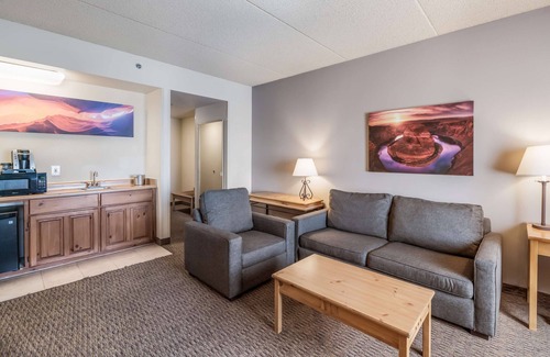 Palm Valley Hotel | Red Lion Inn & Suites Goodyear Phoenix