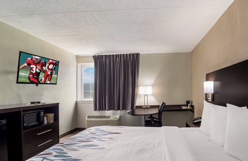 New Stanton Hotel | Red Roof Inn New Stanton