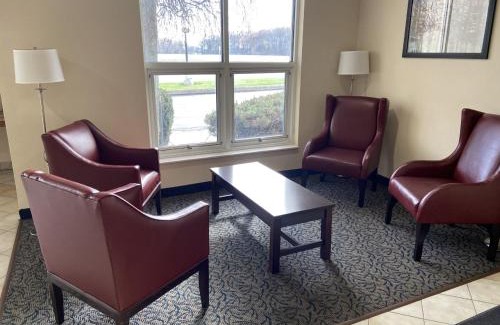 Milan Hotel | Red Roof Inn Sandusky - Milan