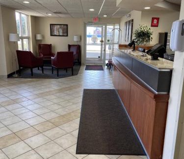 Milan Hotel | Red Roof Inn Sandusky - Milan