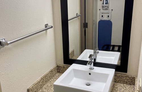 Milan Hotel | Red Roof Inn Sandusky - Milan