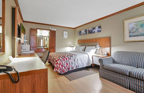 Uhrichsville Hotel | Red Roof Inn Uhrichsville