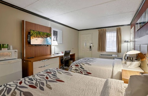Uhrichsville Hotel | Red Roof Inn Uhrichsville