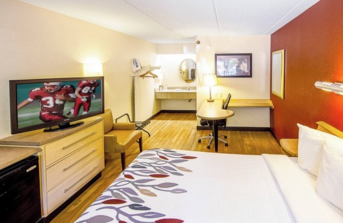 Utica Hotel | Red Roof Inn Utica