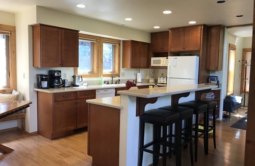 Arnold Casa | Cabaña vikinga roja en Arnold