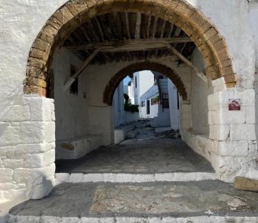 Skiros Casa | Red Windows to Blue Sky