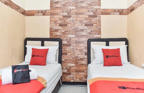 Malang Casa | RedDoorz near Stasiun Kota Baru Malang