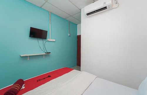 Johar Baru Hotel | RedDoorz near Universitas YARSI