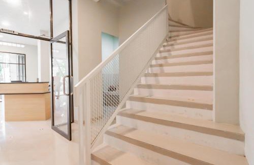 Bandung Hotel | RedDoorz Plus @ Karapitan Street