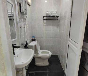 Kampung Penarik Hotel | Reds Roomstay Pantai Penarik 2