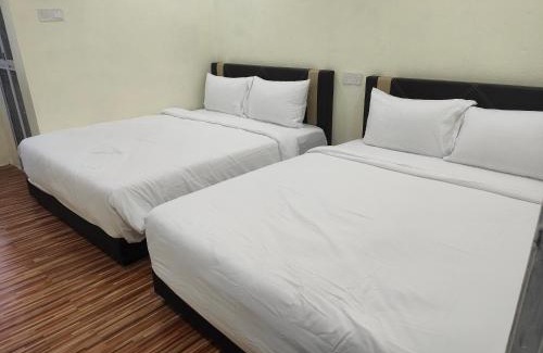 Kampung Penarik Hotel | Reds Roomstay Pantai Penarik 5