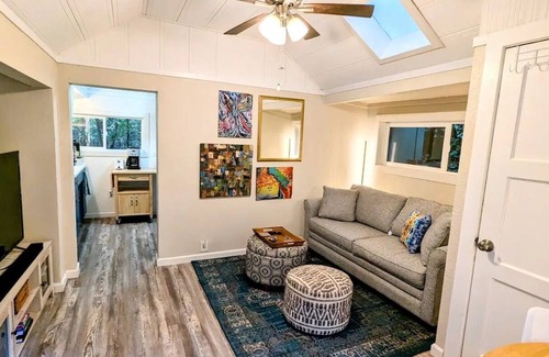 Guerneville Cabaña | Redwood Treehouse-2 beds 1.5 bath-full kitchen-2 outdoor areas-work station WiFi