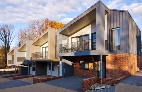 Bright Apartamento | Reed Townhouse - Art House Townhouses