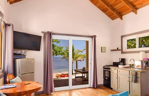 Roatan Cabaña | Reefside Retreat Blue Casita