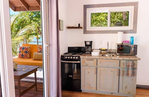 Roatan Cabaña | Reefside Retreat Blue Casita