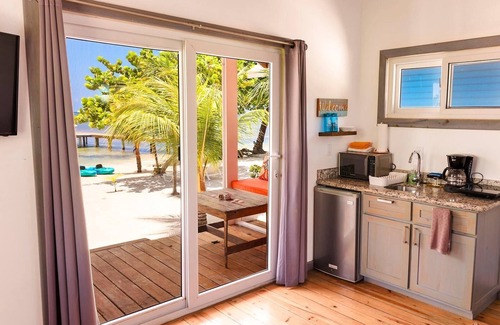 Roatan Cabaña | Reefside Retreat Green Casita