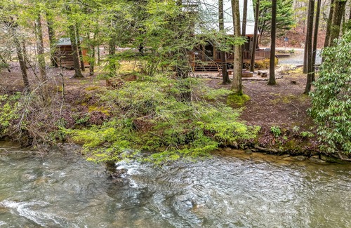 McCaysville Cabina | Reeling 'Em Inn - River Front, Excellent WiFi, Fire Pit