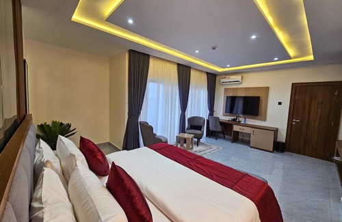 Igwuruta Hotel | Reens Suites and Apartment