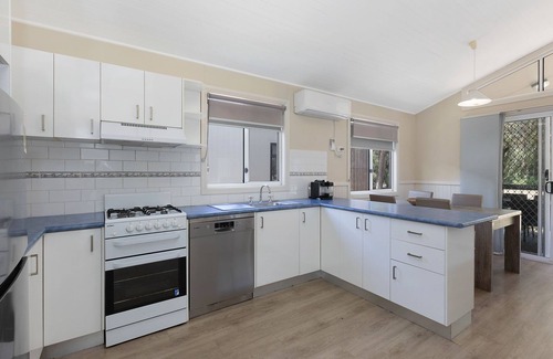 Hawks Nest Otro | Reflections Jimmys Beach - Holiday Park