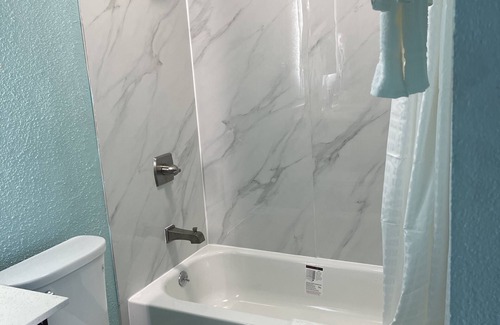 Lake City Hotel | Regal Inn